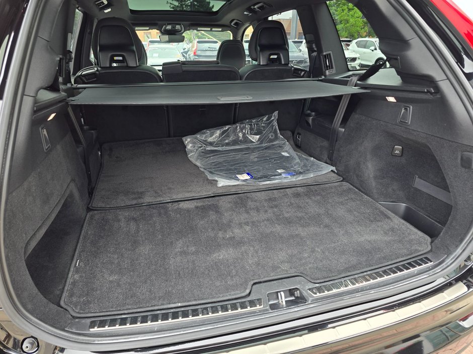 2023 Volvo XC90 ULTIMATE DARK THEME-17