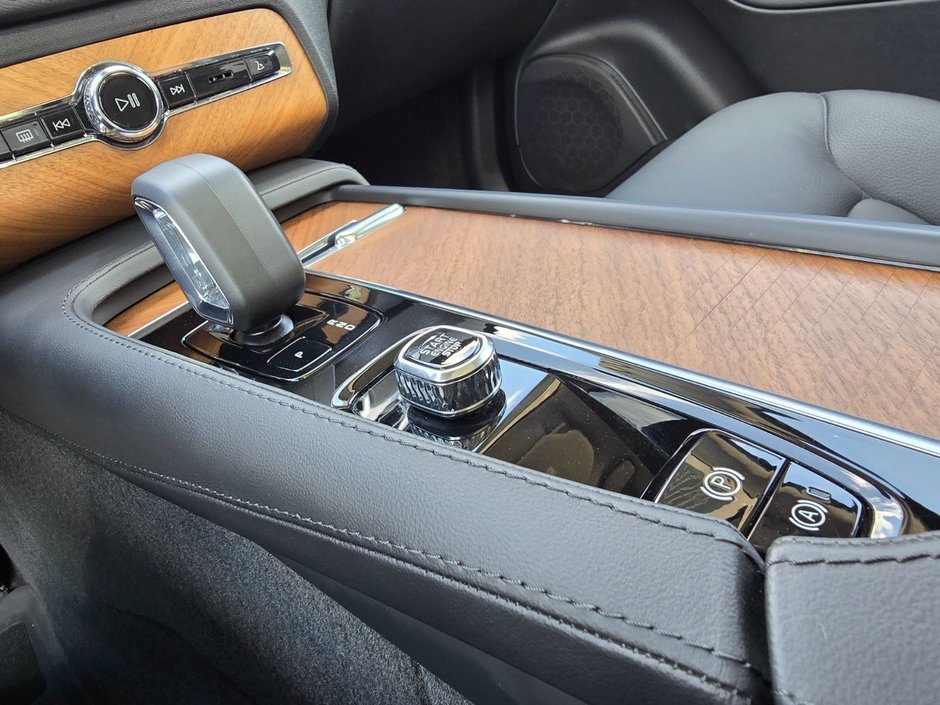 2024 Volvo XC90 PLUS BRIGHT THEME-31