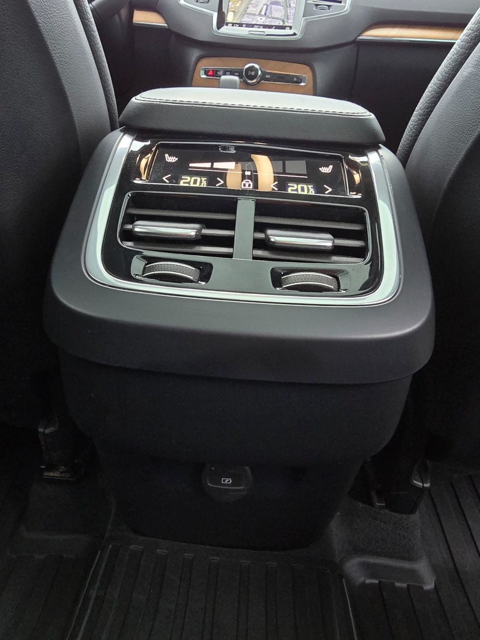 2024 Volvo XC90 CORE BRIGHT THEME-18