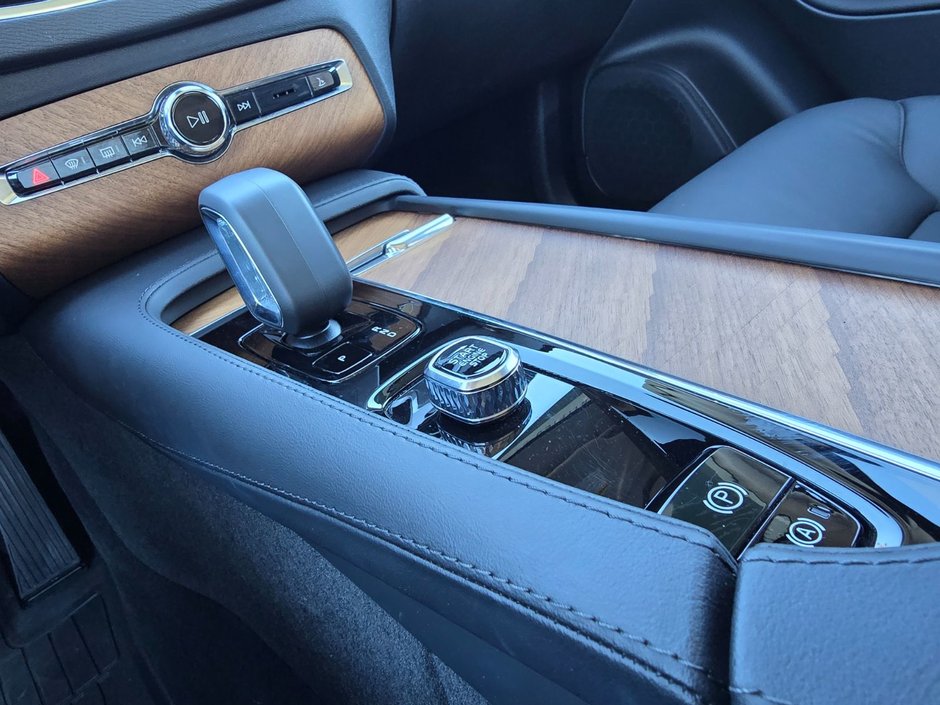 2024 Volvo XC90 PLUS BRIGHT THEME-33