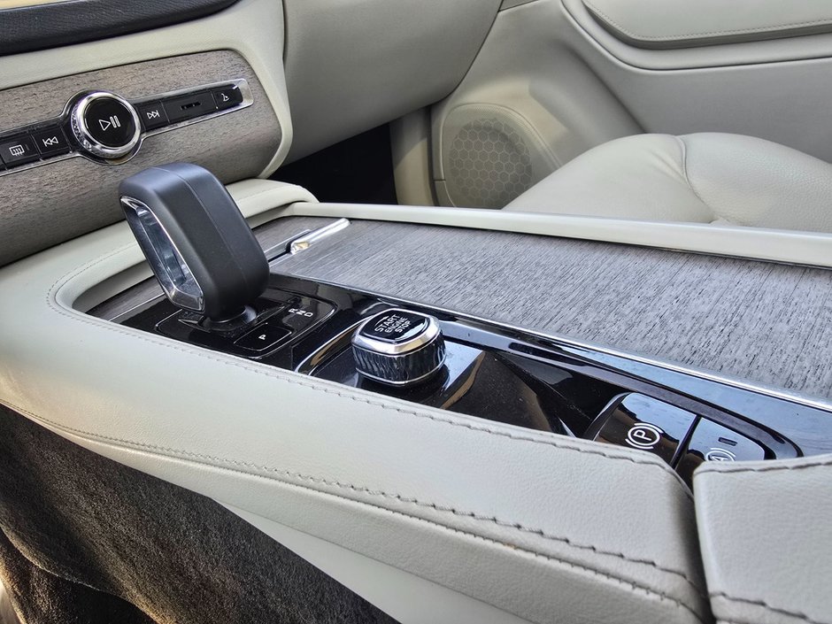 2024 Volvo XC90 PLUS BRIGHT THEME-31