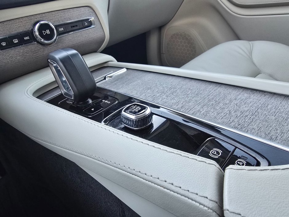 2024 Volvo XC90 PLUS BRIGHT THEME-28