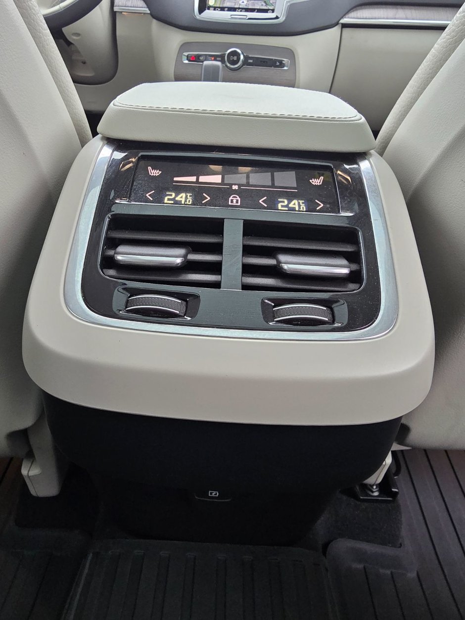 2024 Volvo XC90 PLUS BRIGHT THEME-23