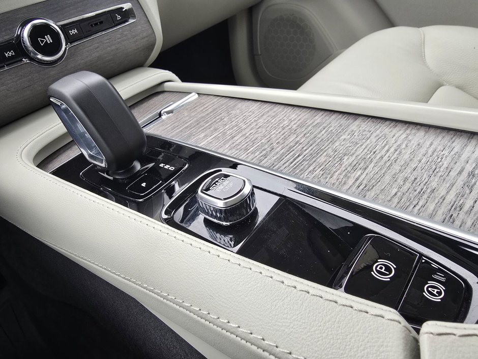 2024 Volvo XC90 PLUS BRIGHT THEME-32