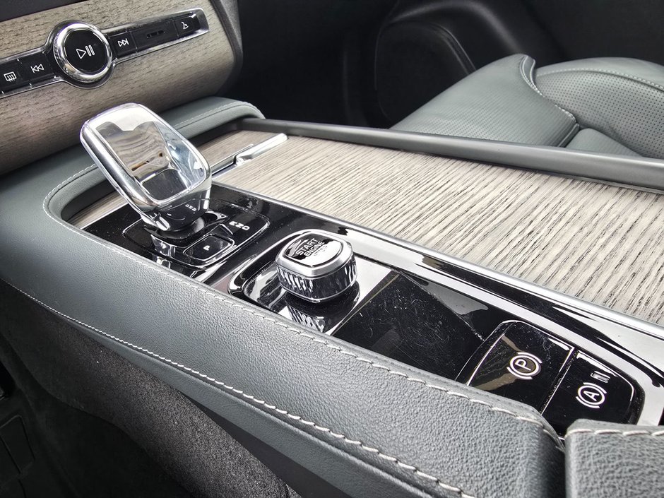 2024 Volvo XC90 ULTIMATE BRIGHT THEME-34