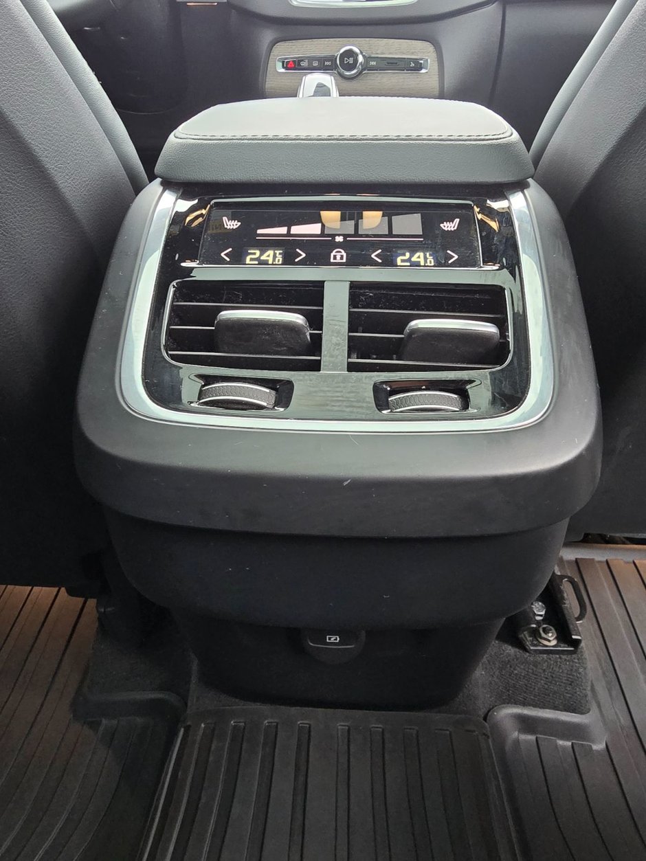 2024 Volvo XC90 ULTIMATE BRIGHT THEME-25