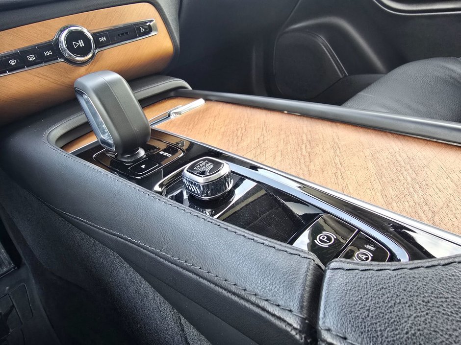 2024 Volvo XC90 CORE BRIGHT THEME-28