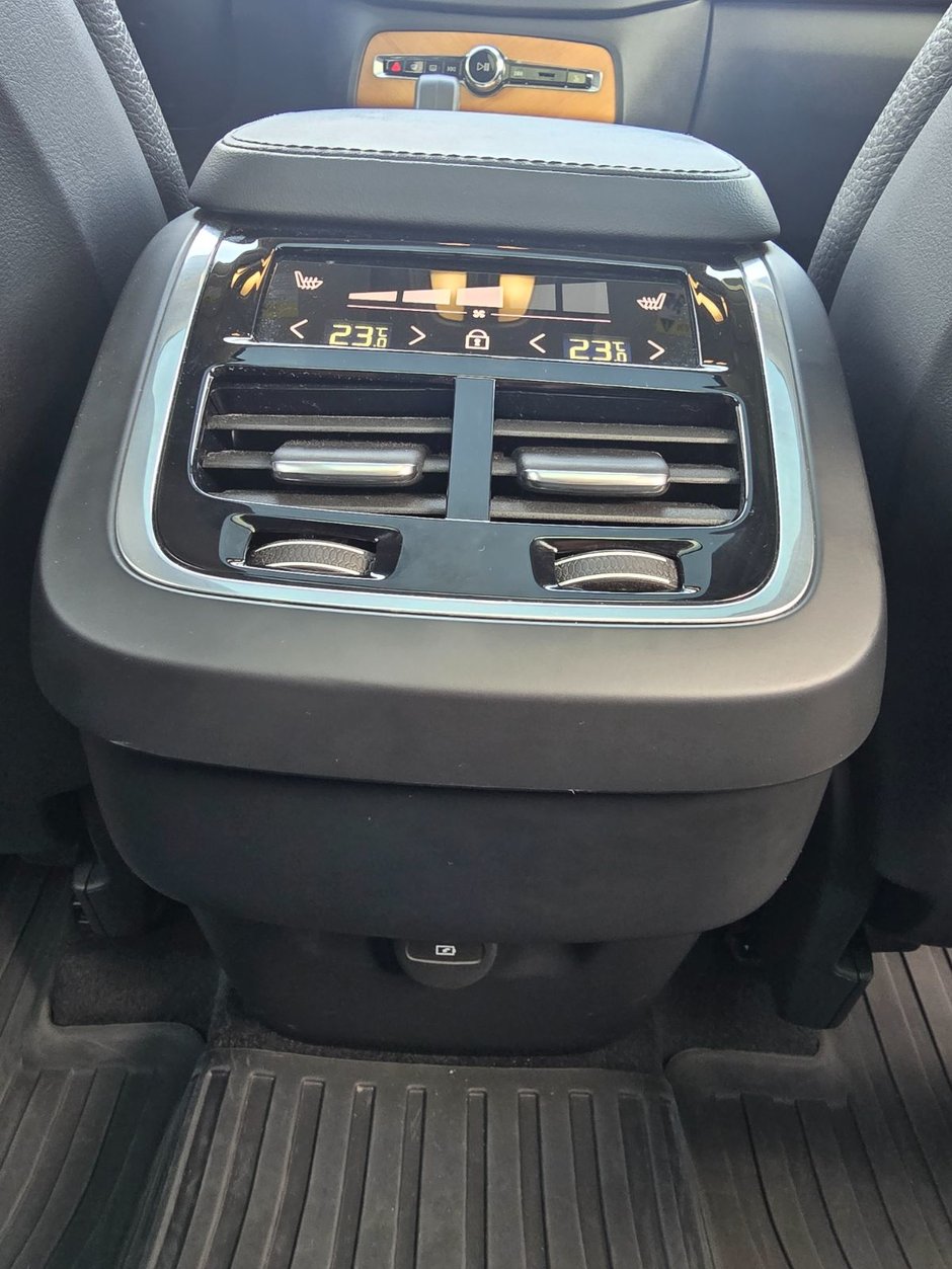 2024 Volvo XC90 CORE BRIGHT THEME-19