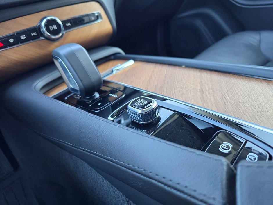 2024 Volvo XC90 CORE BRIGHT THEME-28