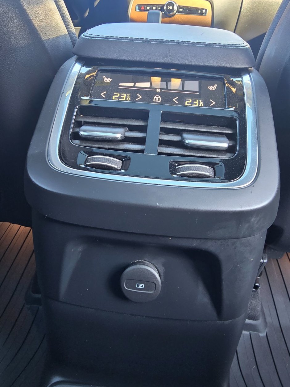 2024 Volvo XC90 PLUS BRIGHT THEME-22