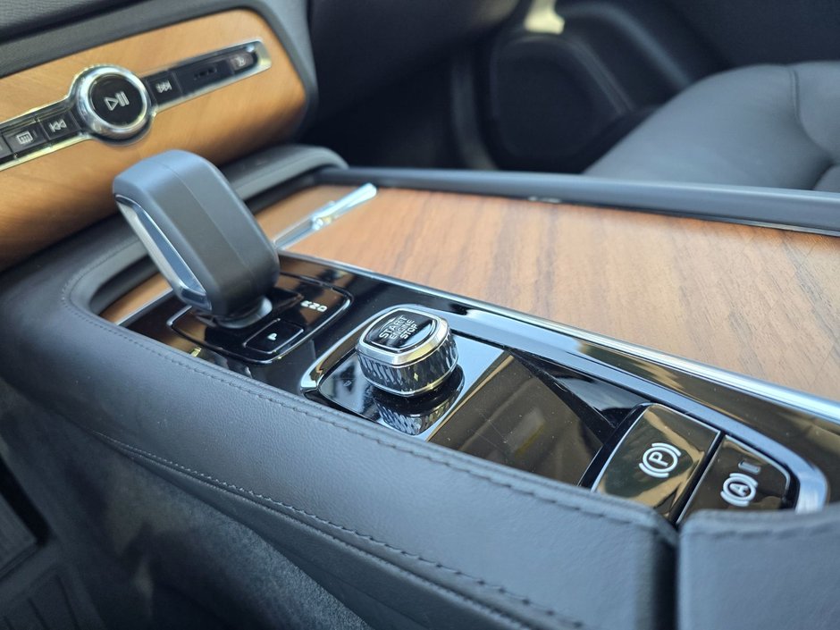 2024 Volvo XC90 PLUS BRIGHT THEME-31