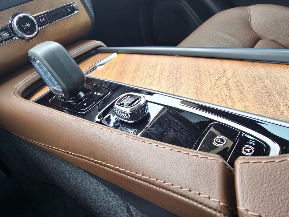 2024 Volvo XC90 PLUS BRIGHT THEME-31