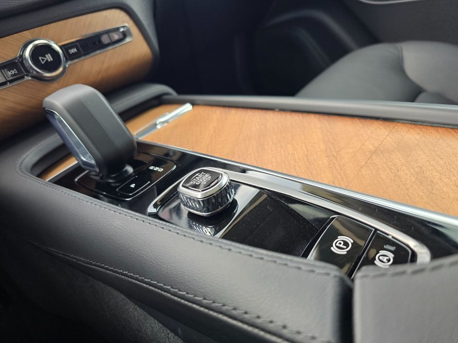 2024 Volvo XC90 PLUS BRIGHT THEME-28