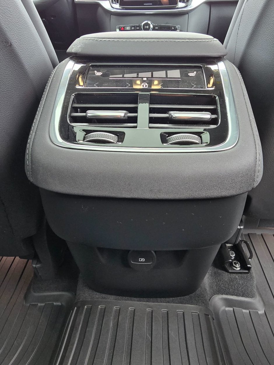 2025 Volvo XC90 CORE BRIGHT THEME-20