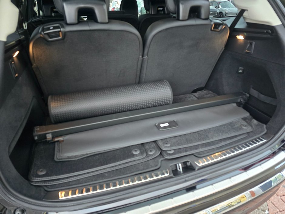 2025 Volvo XC90 ULTRA BRIGHT THEME-17