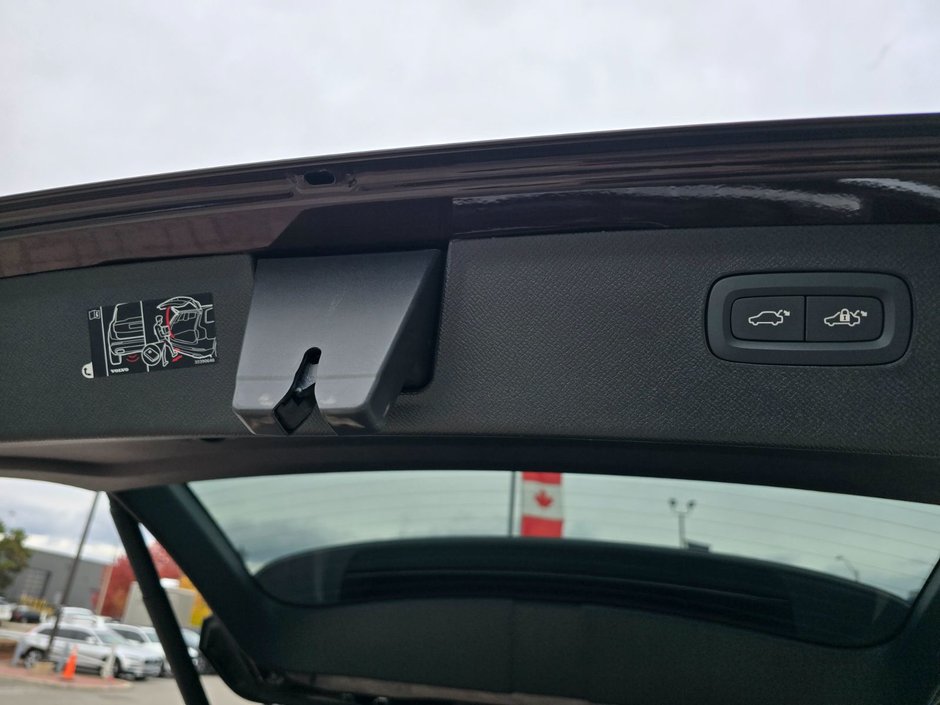 2025 Volvo XC90 CORE BRIGHT THEME-16