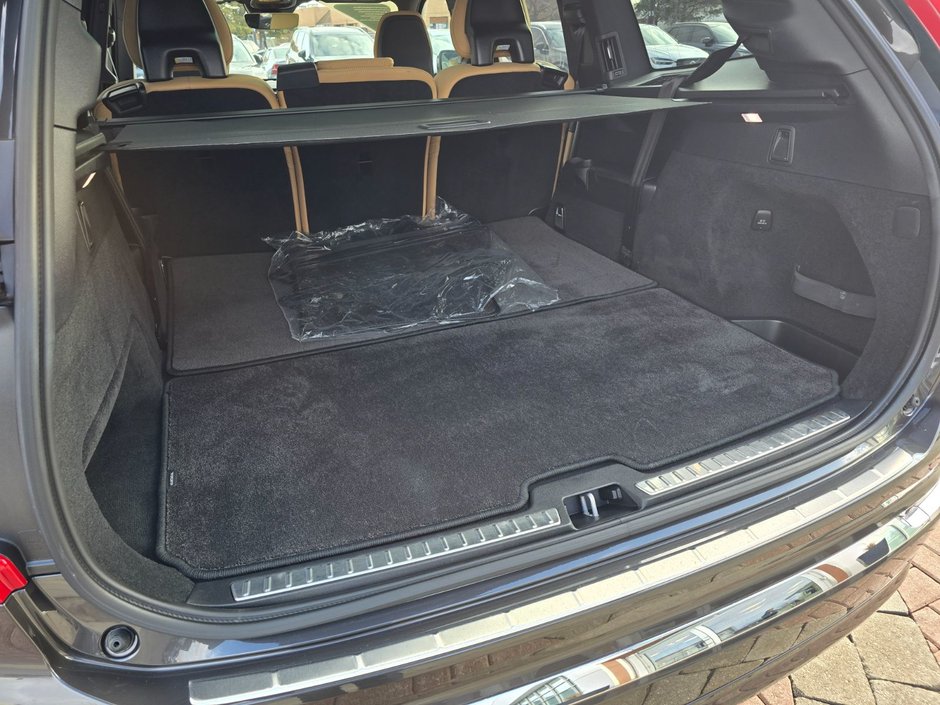 2025 Volvo XC90 ULTRA BRIGHT THEME-17