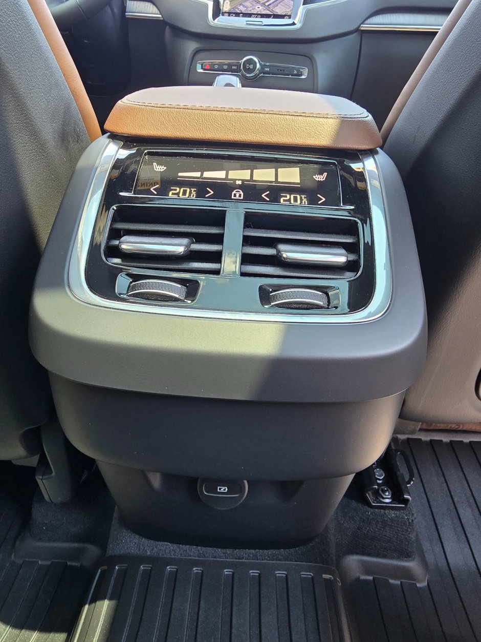 2025 Volvo XC90 ULTRA BRIGHT THEME-23