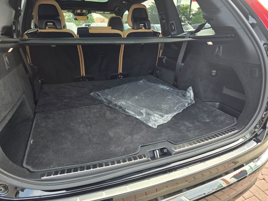 2025 Volvo XC90 ULTRA BRIGHT THEME-16