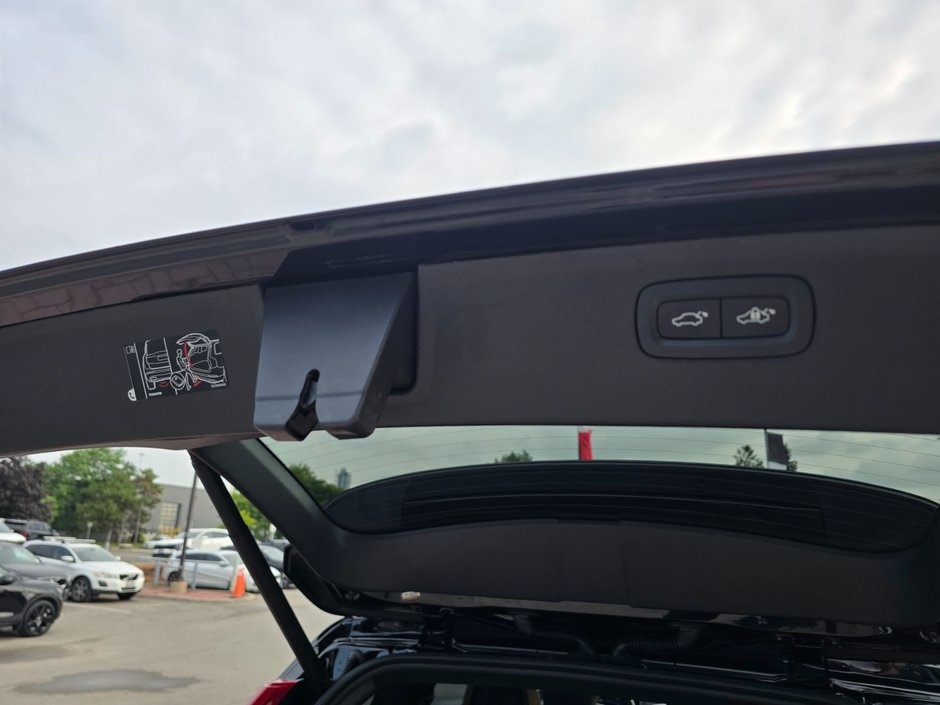 2025 Volvo XC90 ULTRA BRIGHT THEME-17