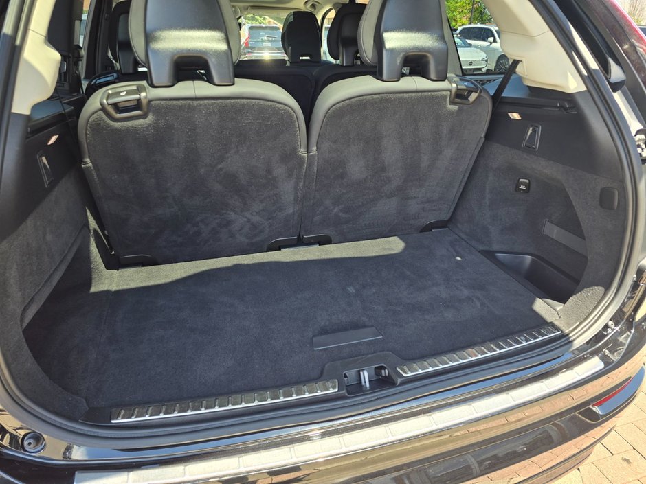 2026 Volvo XC90 PLUS DARK THEME-17