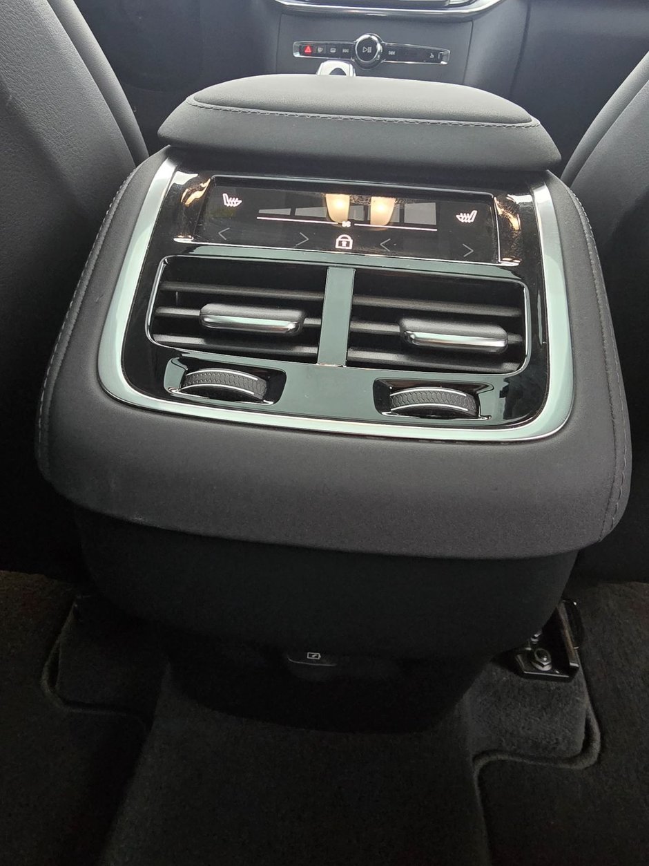 2026 Volvo XC90 ULTRA DARK THEME-21