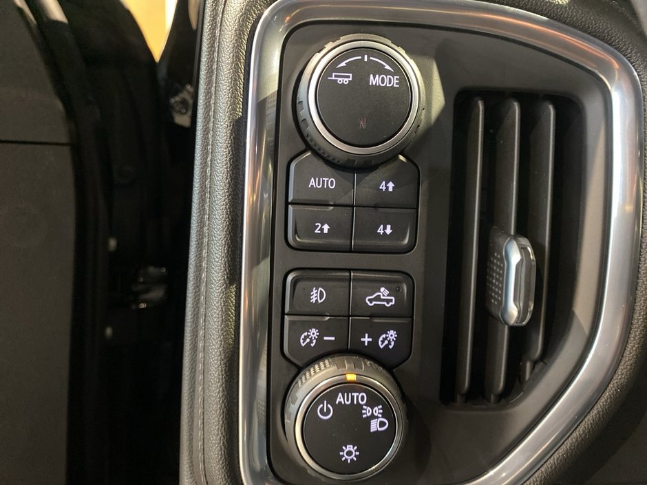 2021 Chevrolet Silverado 1500 Crew Cab 4x4 LT Trail Boss / Standard Box-14