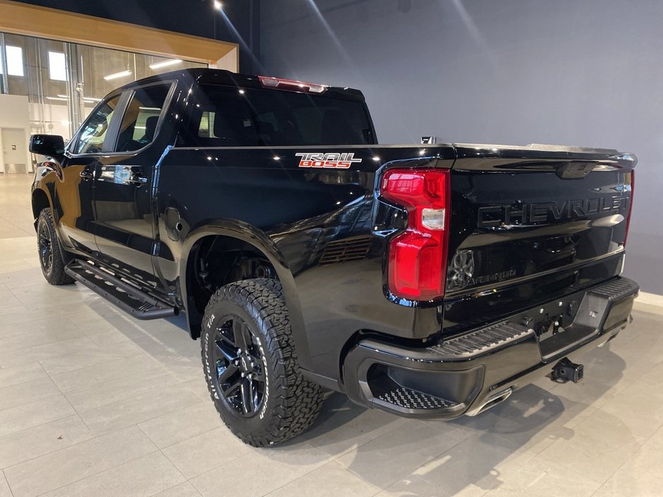 2021 Chevrolet Silverado 1500 Crew Cab 4x4 LT Trail Boss / Standard Box-2