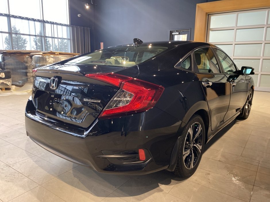 2018 Honda Civic Sedan Touring CVT-4