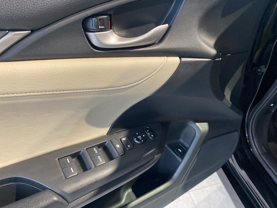 2018 Honda Civic Sedan Touring CVT-11