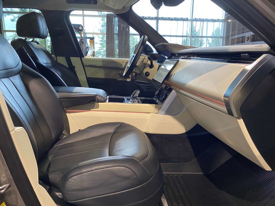 2023 Land Rover New Range Rover P530 SE SWB-23