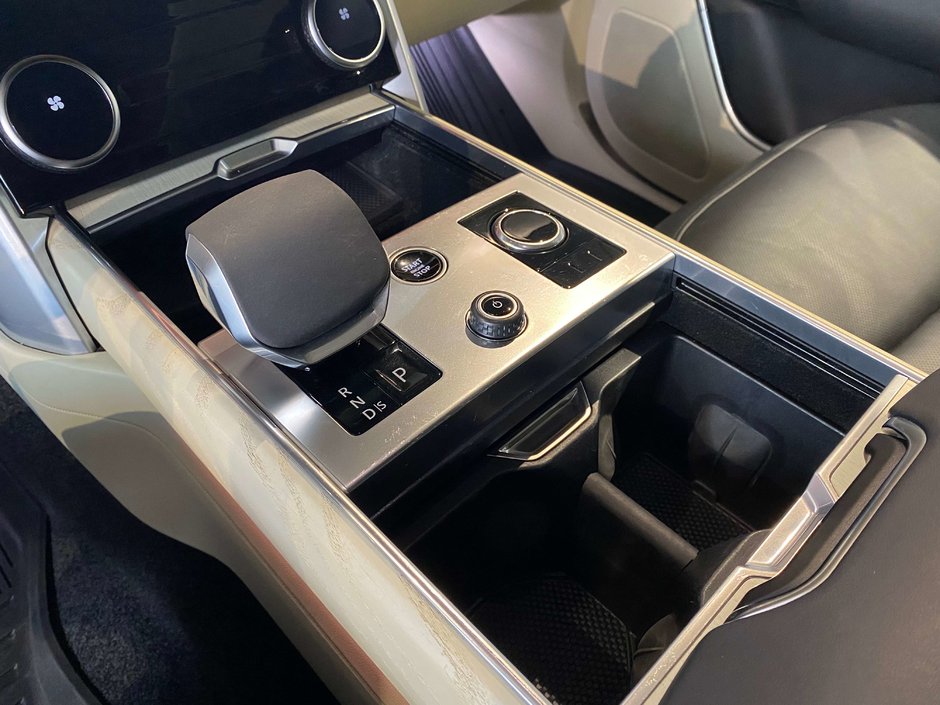 2023 Land Rover New Range Rover P530 SE SWB-12