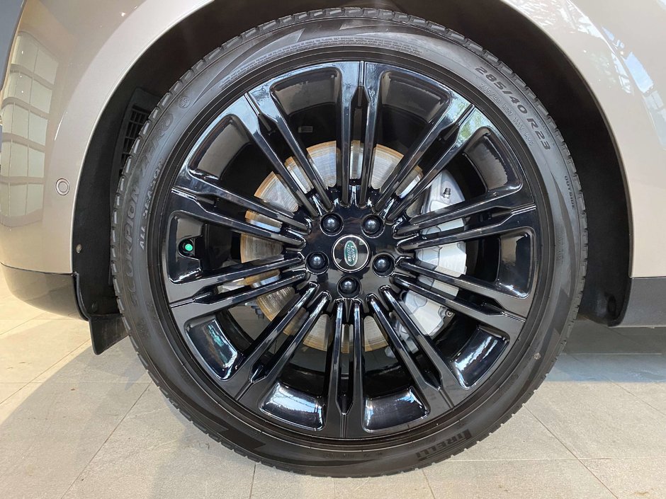 2023 Land Rover New Range Rover P530 SE SWB-8