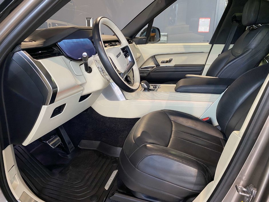 2023 Land Rover New Range Rover P530 SE SWB-9