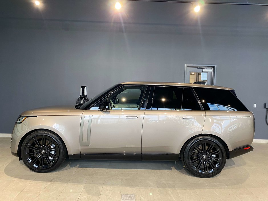 2023 Land Rover New Range Rover P530 SE SWB-1