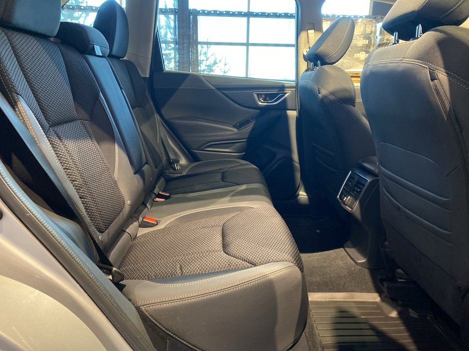 2023 Subaru Forester Touring 2.5L CVT-23