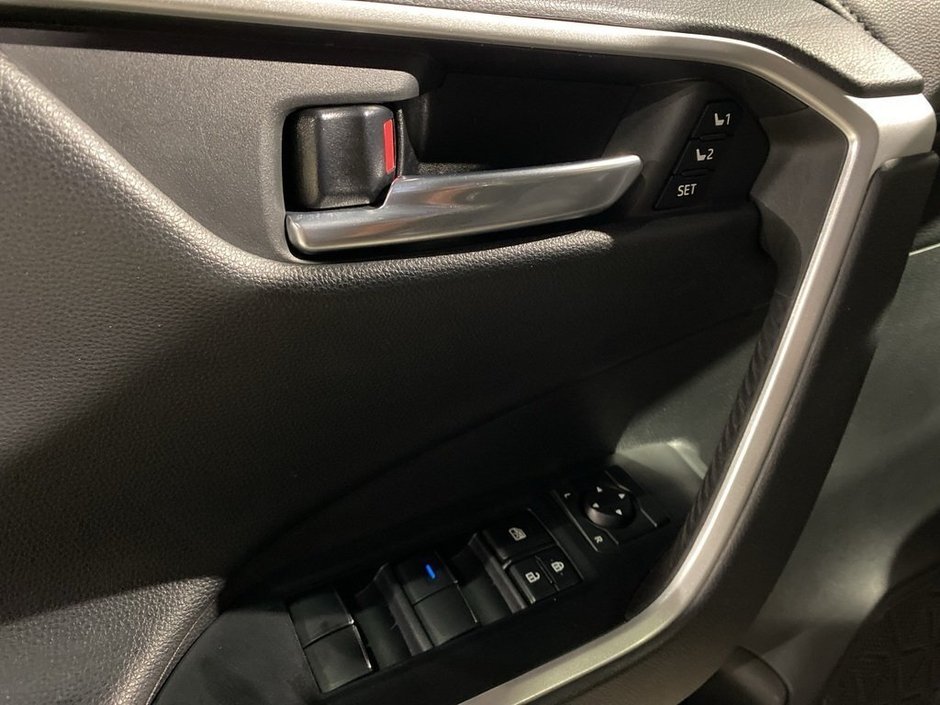 2021 Toyota RAV4 Hybrid Limited AWD-11