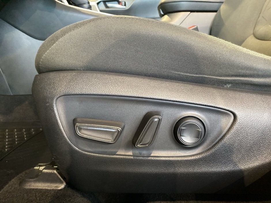 2022 Toyota RAV4 XLE AWD-12