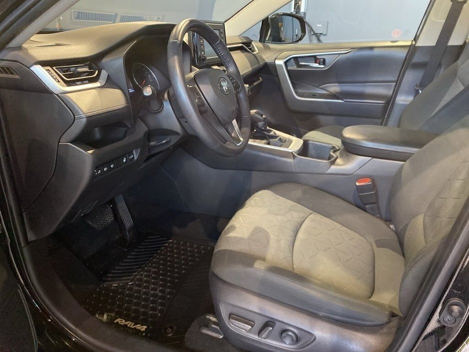 2022 Toyota RAV4 XLE AWD-9