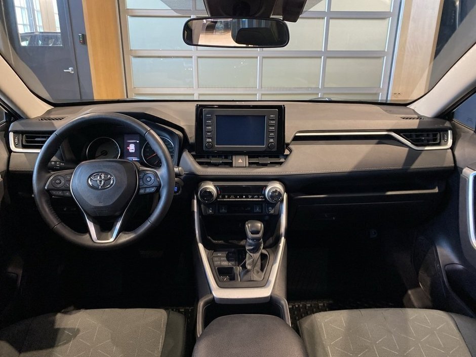 2022 Toyota RAV4 XLE AWD-10