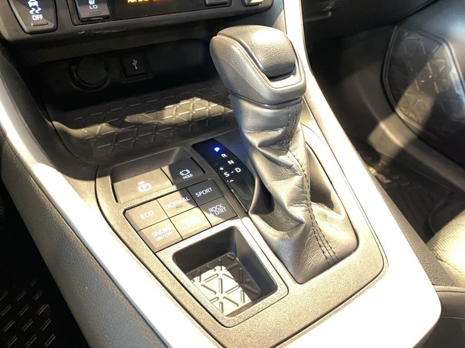 2022 Toyota RAV4 XLE AWD-13