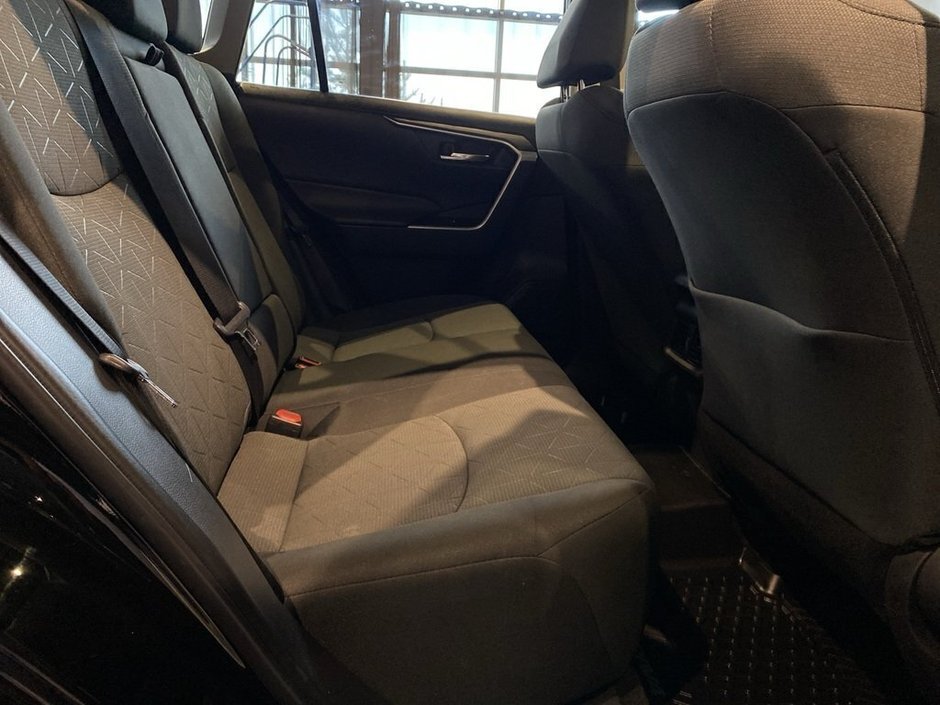 2022 Toyota RAV4 XLE AWD-22