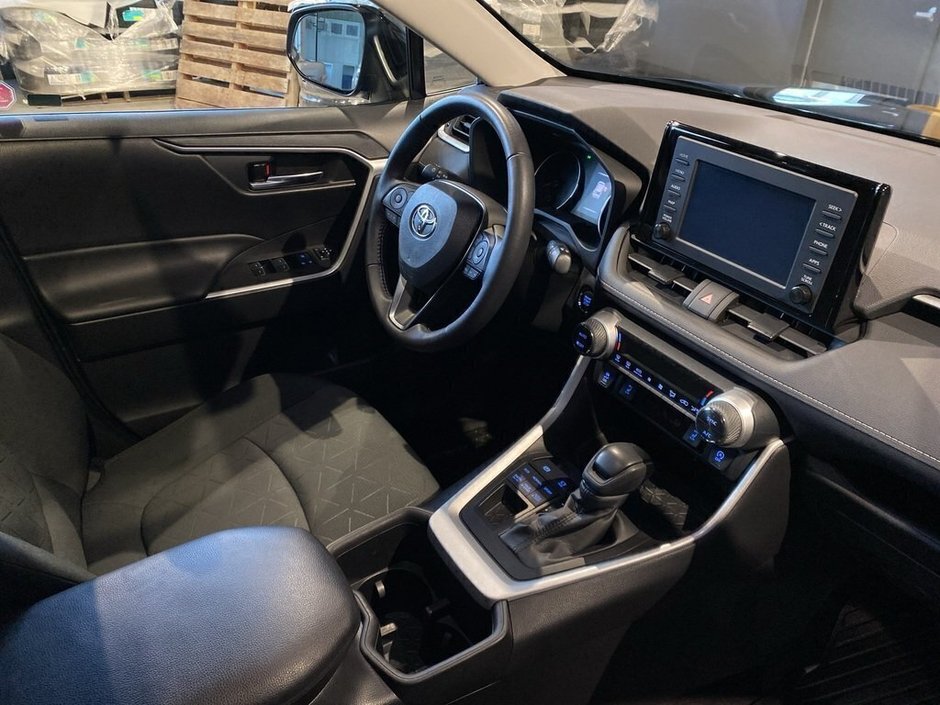 2022 Toyota RAV4 XLE AWD-24
