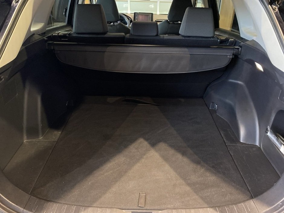 2022 Toyota RAV4 XLE AWD-20