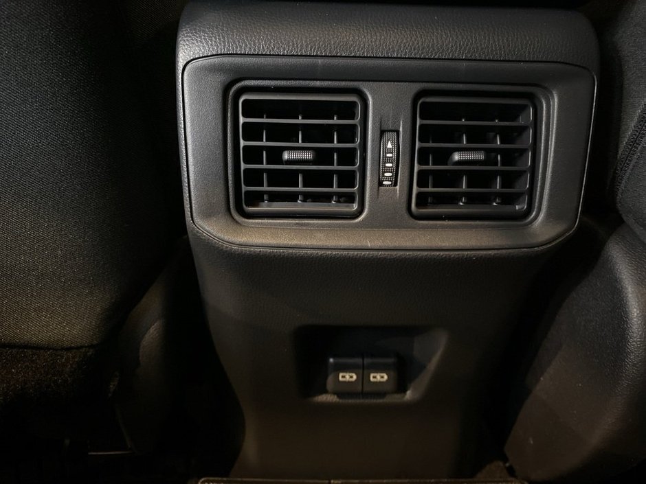 2022 Toyota RAV4 XLE AWD-19