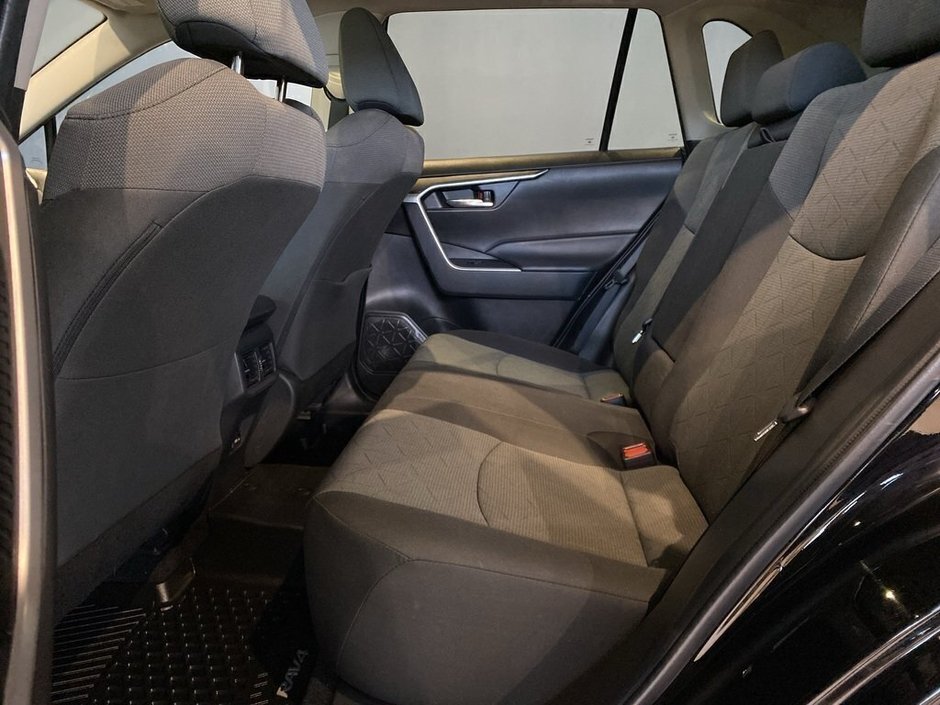 2022 Toyota RAV4 XLE AWD-18