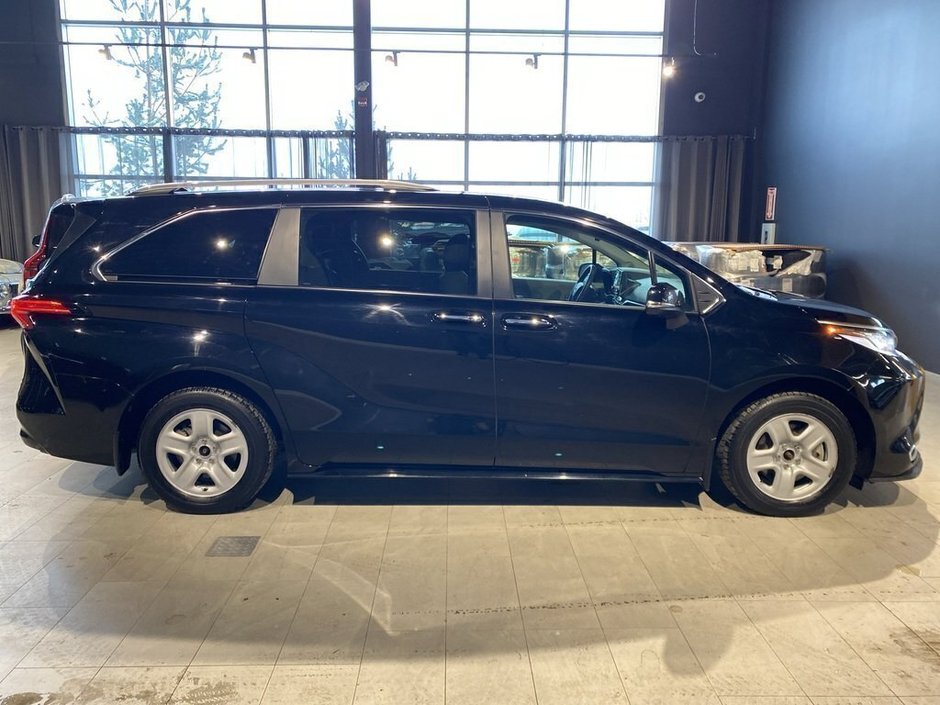 2022 Toyota Sienna Hybrid Sienna Limited AWD 7-Pass-5