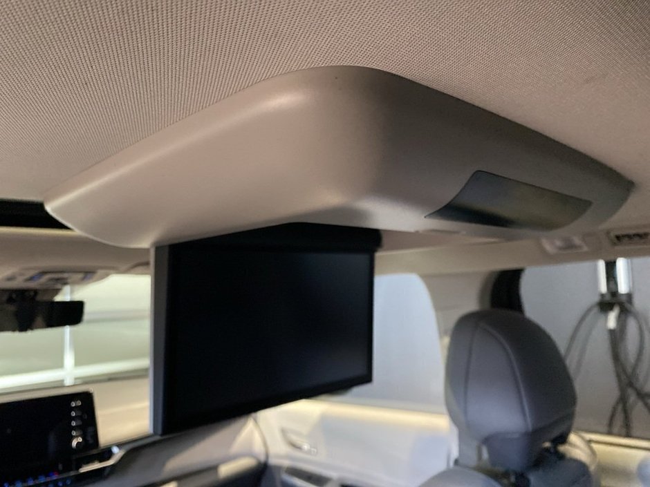 2022 Toyota Sienna Hybrid Sienna Limited AWD 7-Pass-25