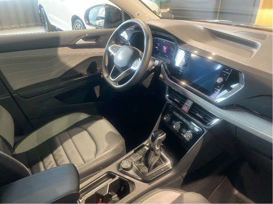 2024 Volkswagen Taos Highline 1.5T 7sp at DSG w/ Tip 4M-21
