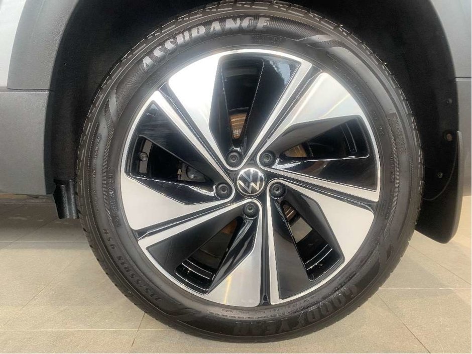 2024 Volkswagen Taos Highline 1.5T 7sp at DSG w/ Tip 4M-8